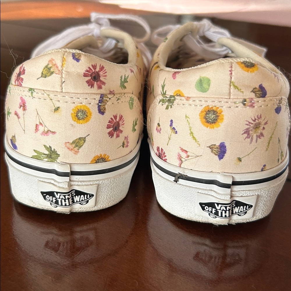 Floral Vans “Off the Wall” Shoes women size 8.5 w/bonus footies - Picture 3 of 5